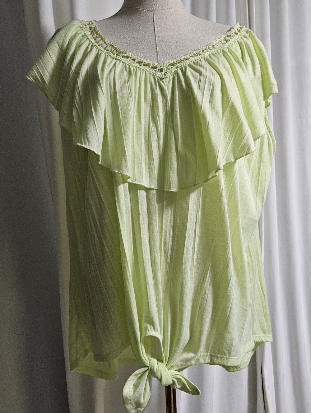 New York Laundry Light Green Pleated Top